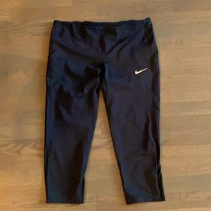 NIKE DRI-FIT CAPRI JOGGING PANTS
